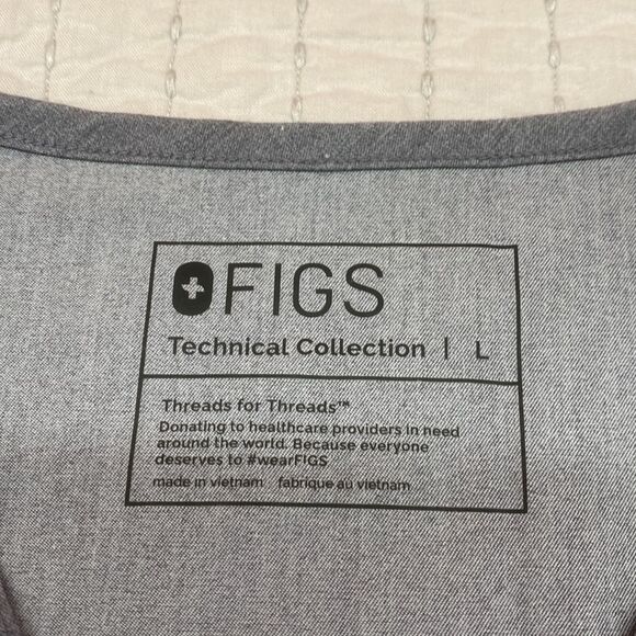 FIGS scrub top - Picture 3 of 10